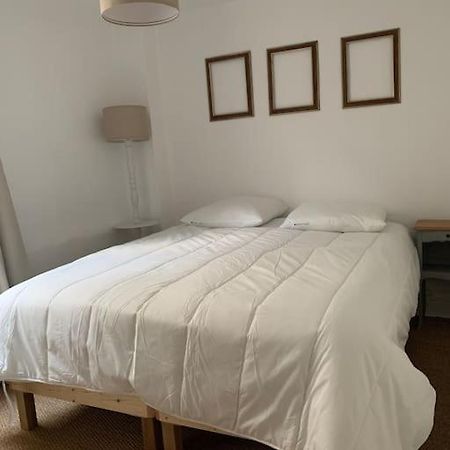 Gite La Petite Maison Guitres ภายนอก รูปภาพ