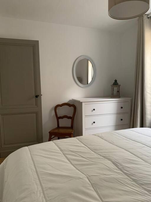 Gite La Petite Maison Guitres ภายนอก รูปภาพ